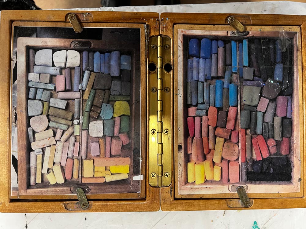 Open pastel box.