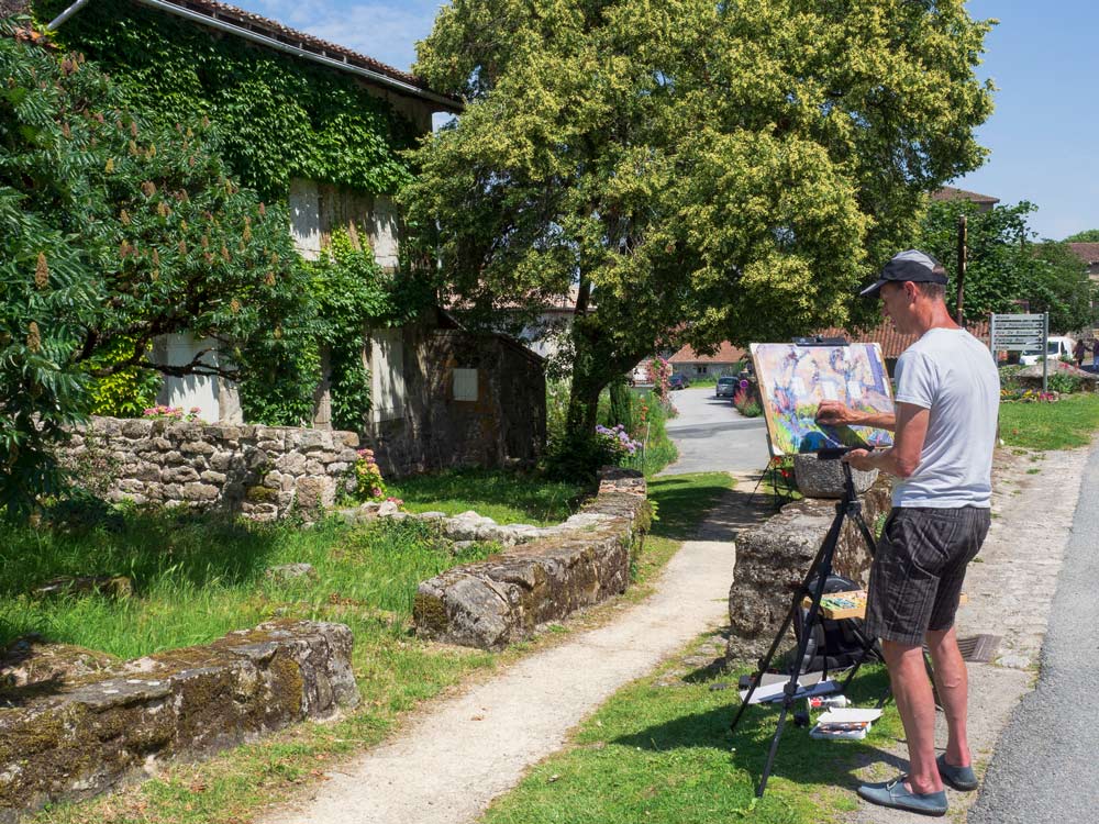 Andy Moodie pastel painting in The Dordogne ,South West of France on one of Robert’s art holidays enjoying the summer sun and the colours of France.