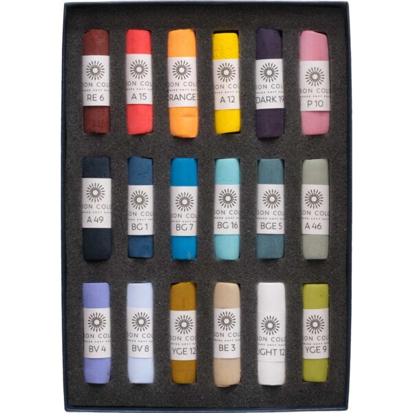 An open box Loes Botman Birds Essentials 18 set.