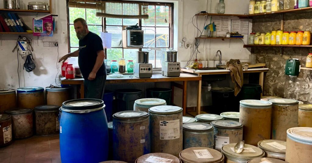 Unison colour hq here we come by tricia findlay feat